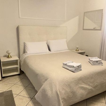 Appartamento Monolocale In Piazza Isolo Verona Esterno foto