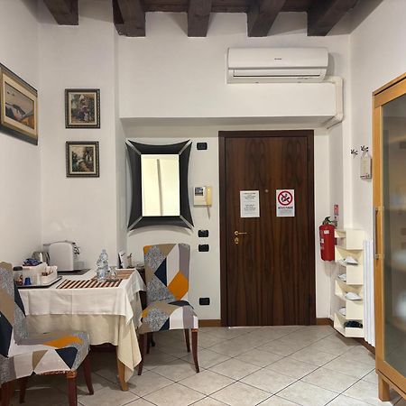 Appartamento Monolocale In Piazza Isolo Verona Esterno foto