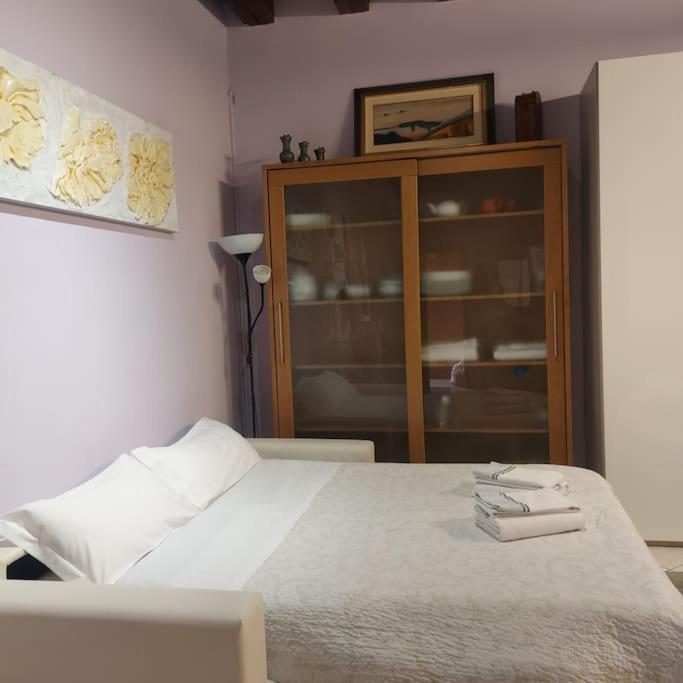 Appartamento Monolocale In Piazza Isolo Verona Esterno foto