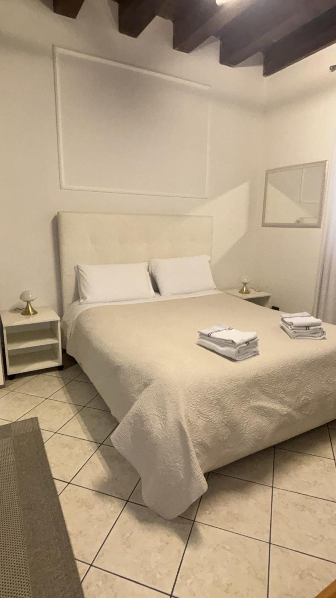 Appartamento Monolocale In Piazza Isolo Verona Esterno foto