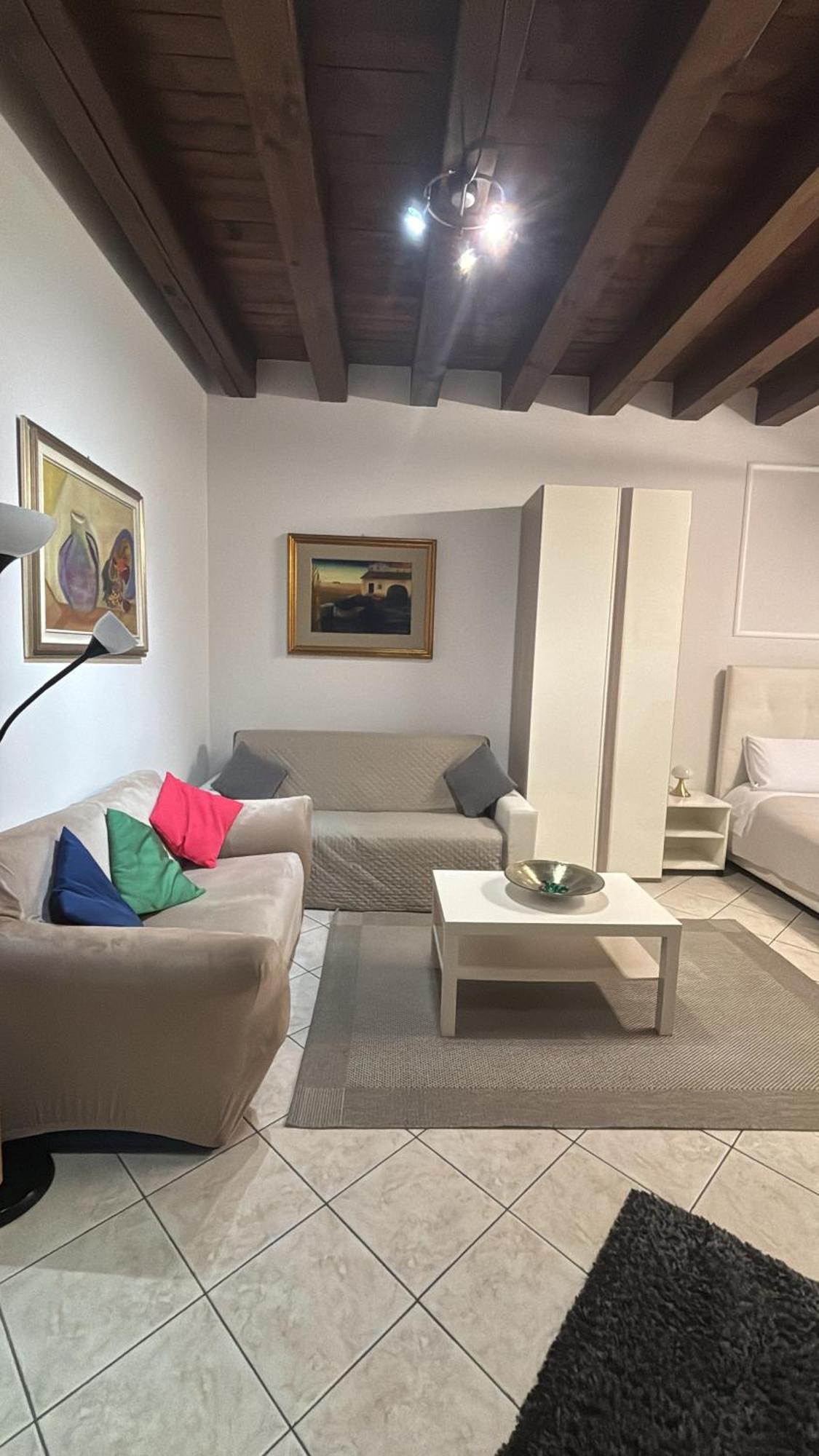 Appartamento Monolocale In Piazza Isolo Verona Esterno foto